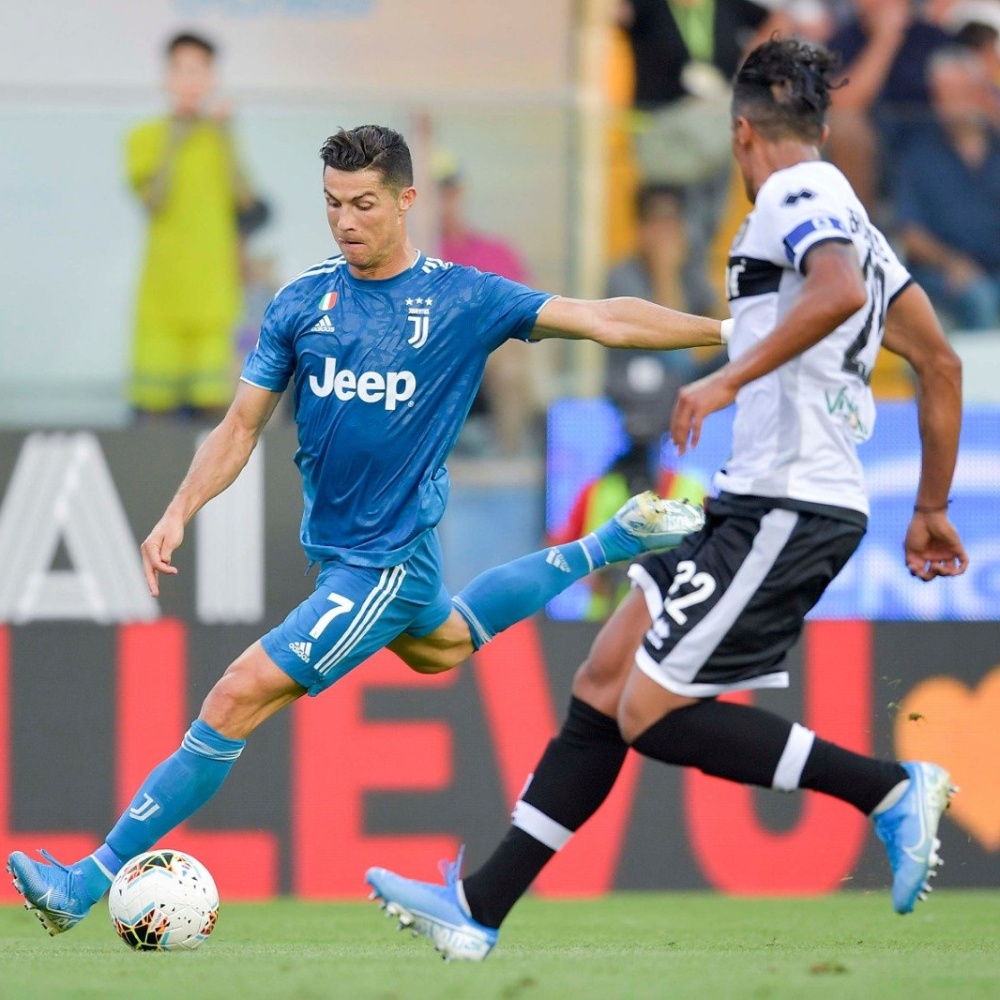 Serie A, la Juventus vince 1-0 a Parma, decide Chiellini
