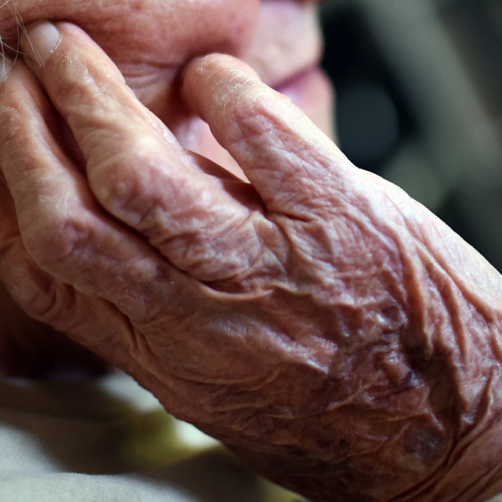 Shock in Francia, malati di Alzheimer usati come cavie