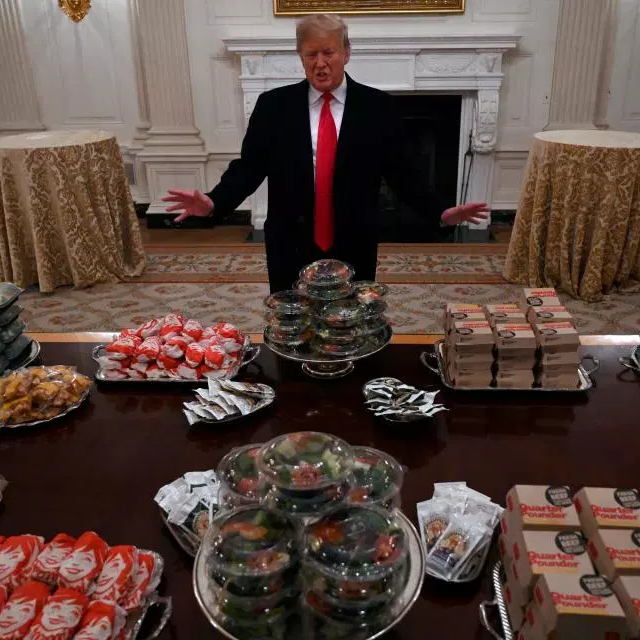 Shutdown, fast food alla Casa Bianca, paga Trump