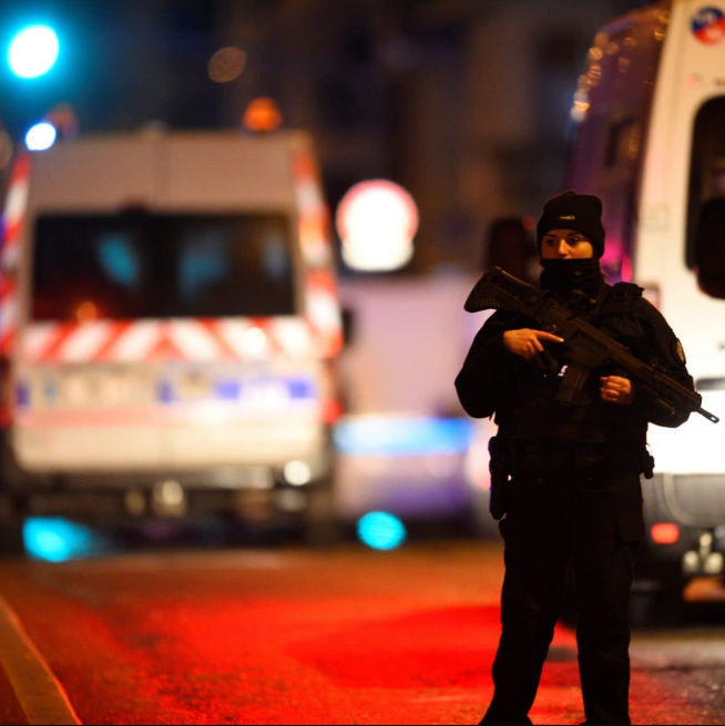 Strasburgo, attentatore fuggito in taxi, aveva avuto 20 condanne