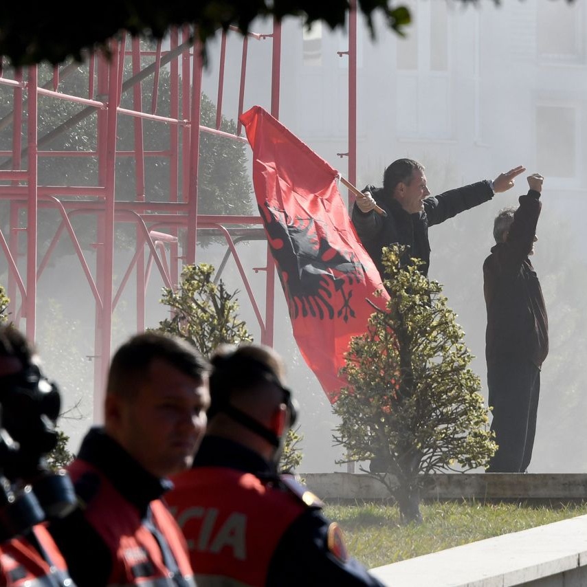 Tensioni in Albania, assalto al palazzo del Governo