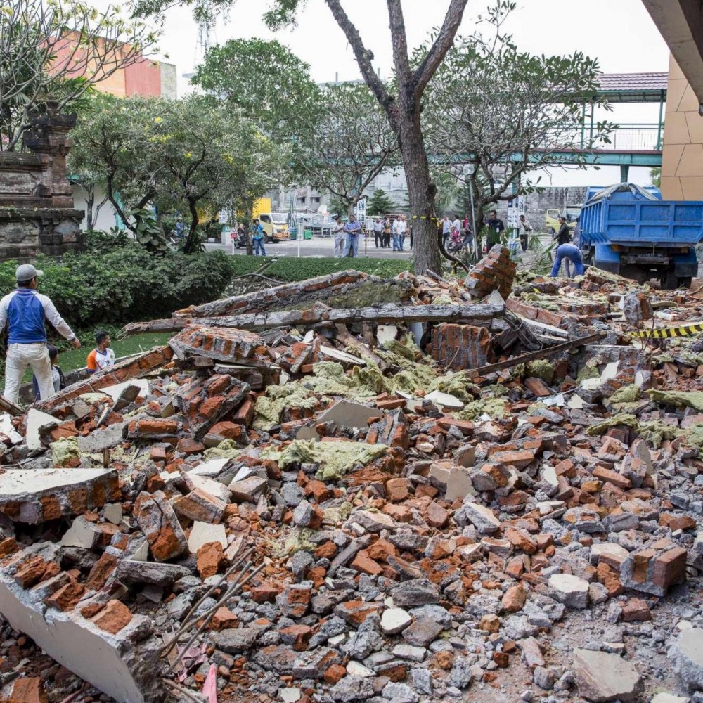 Terremoto Indonesia, coppia di italiani, noi vivi per miracolo