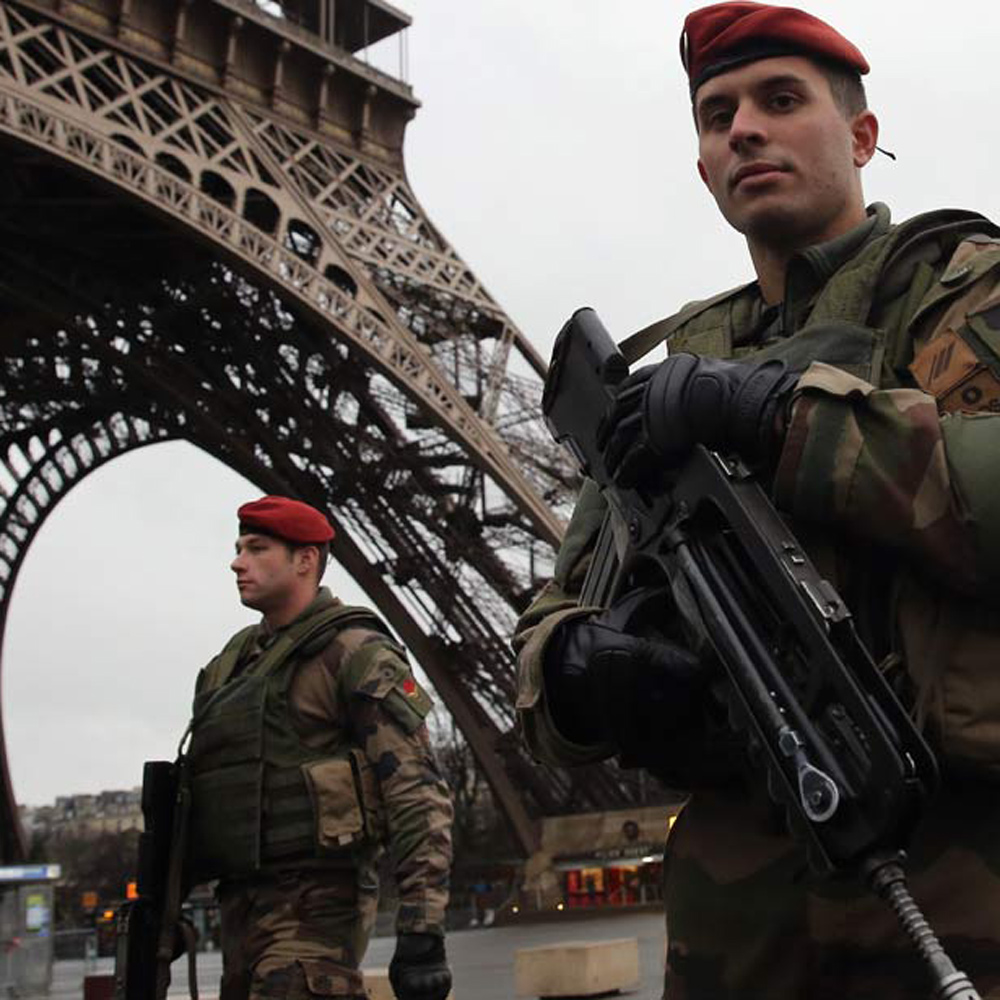 Terrorismo, serie di arresti a Parigi