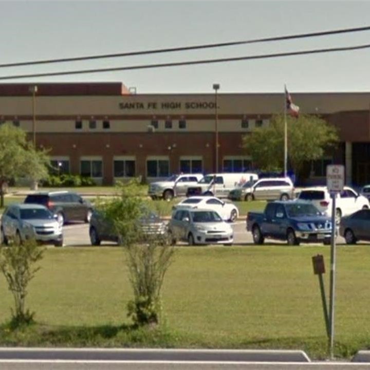 Texas, studente spara in un liceo di Santa Fe, dieci morti