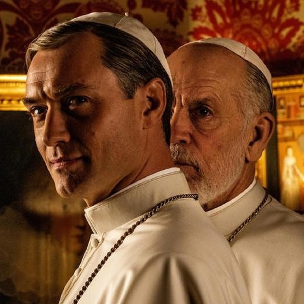 The New Pope, ecco la prima foto di Jude Law e John Malkovich