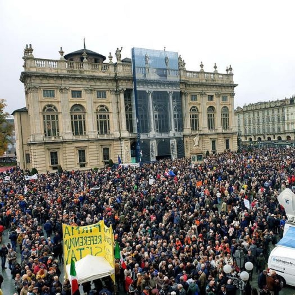 Torino, in 30mila in Piazza Castello per la manifestazione Sì Tav