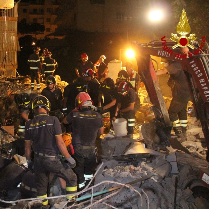 Torre Annunziata, sono otto le vittime e non si scava più