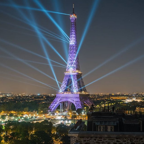 Tour Eiffel compie 130 anni, le foto della festa di luci