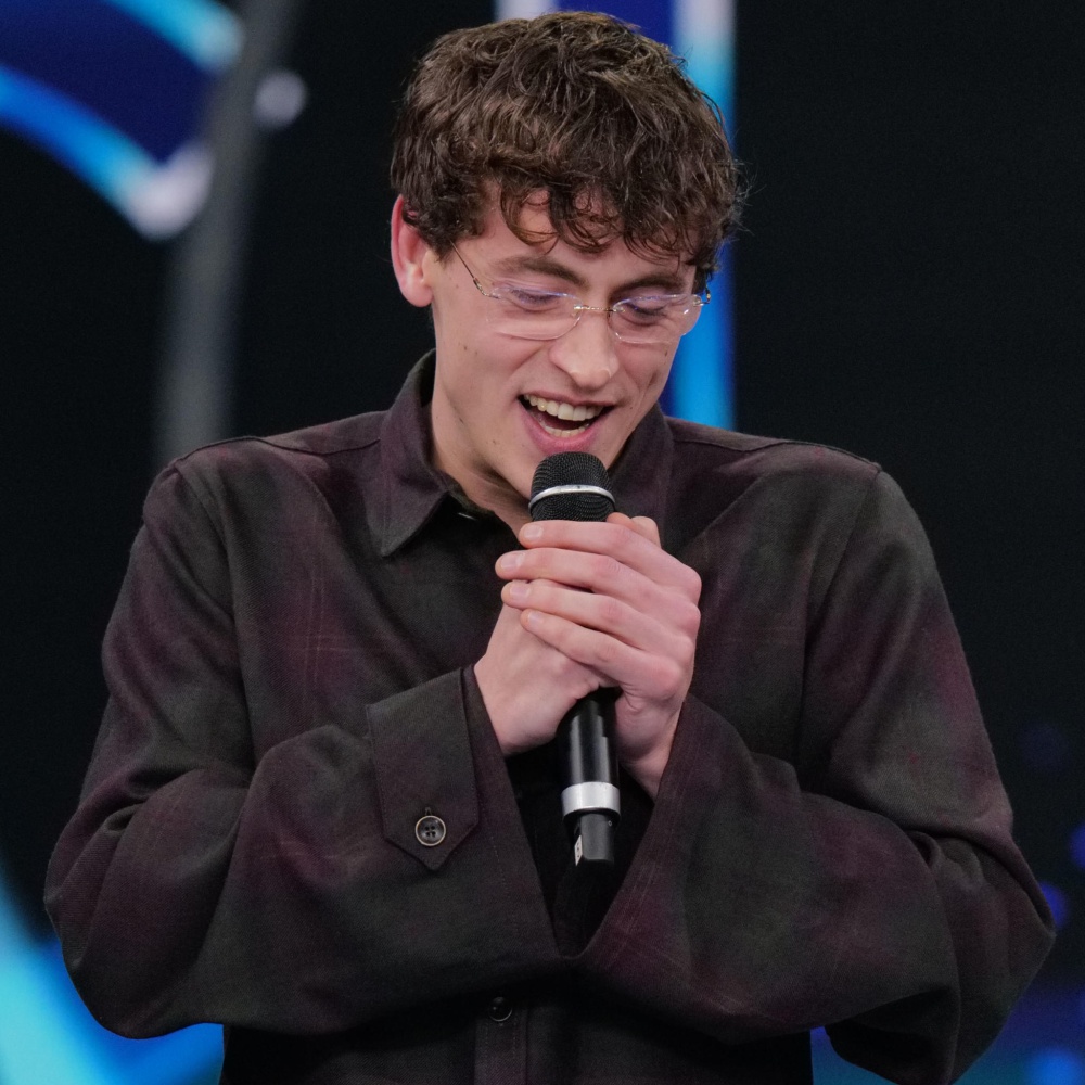 Tredici Pietro a Sanremo 2026 con "Uomo che cade": testo e significato del brano