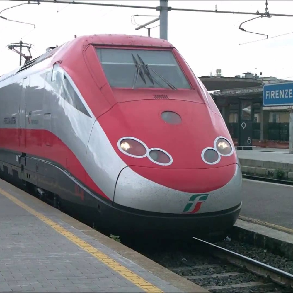 Treni, sospesa per ore linea tra Roma e Firenze per incendio
