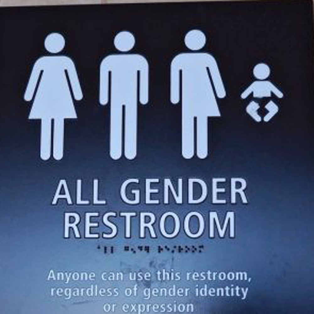 Trump revoca linee guida sui bagni per studenti transgender 