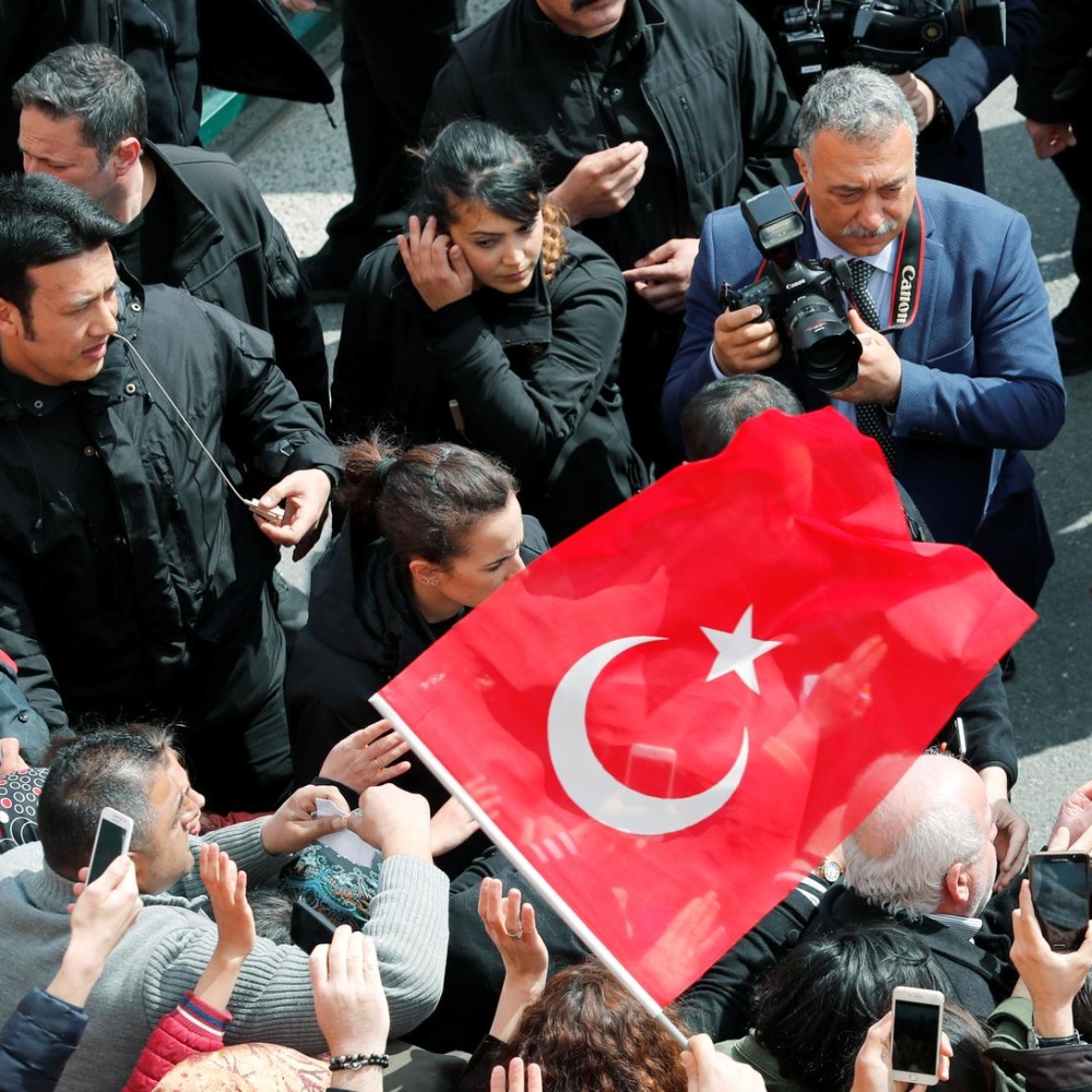 Turchia, festeggiamenti a Istanbul per Imamoglu