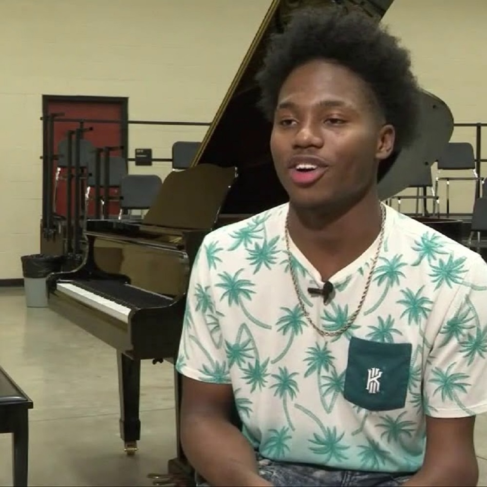 Usa, Darrius pianista prodigio con solo quattro dita