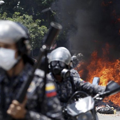 Venezuela, Maduro contro il parlamento
