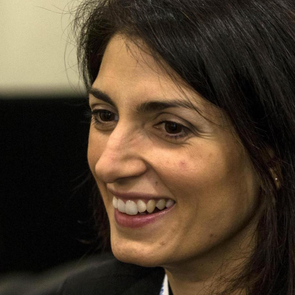 Virginia Raggi: 8 ore di interrogatorio, spunta una polizza