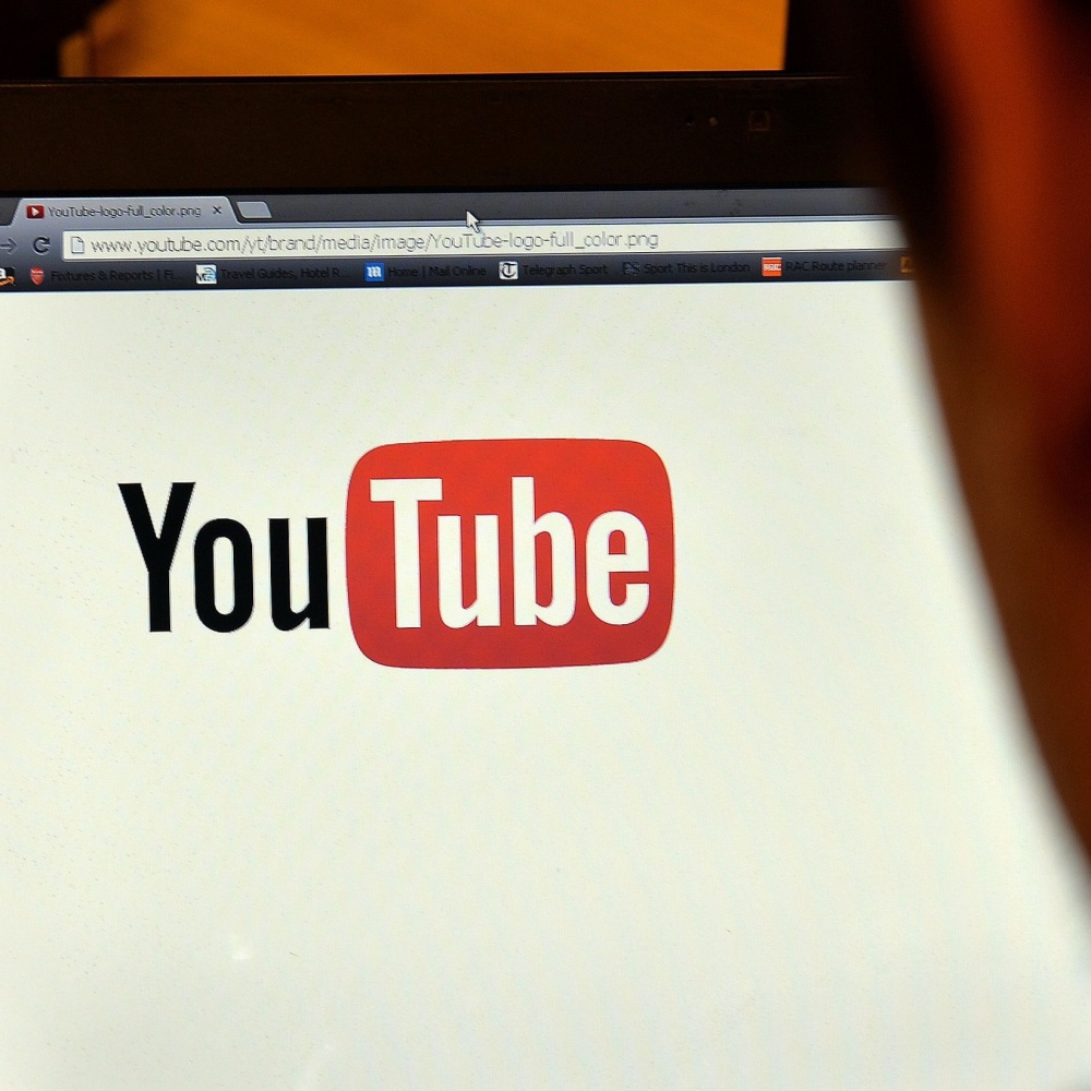 Youtube rimuove i video no vax dalla piattaforma