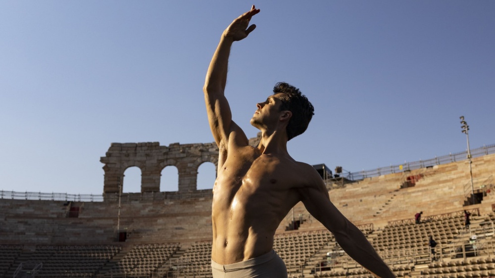 101° Arena di Verona Opera Festival. Roberto Bolle & Friends incanta in Arena