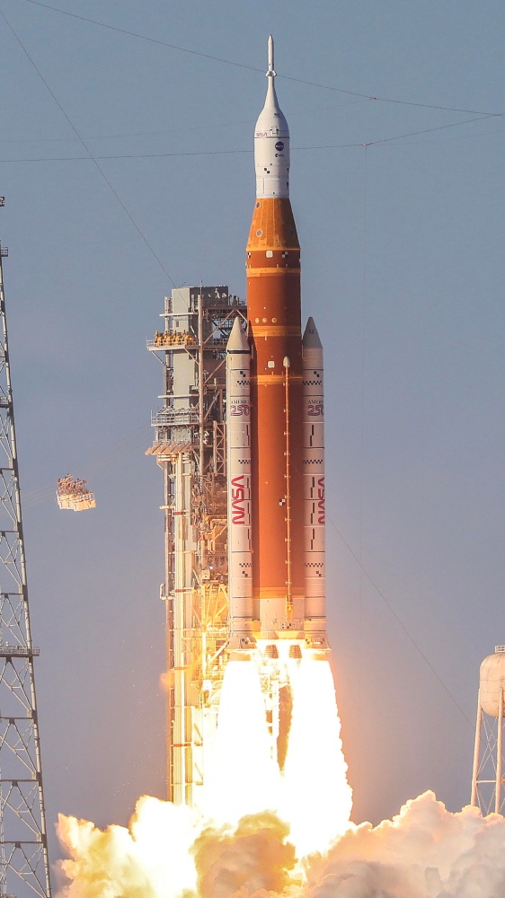 Al via la missione spaziale Artemis II: dopo più di mezzo secolo l'uomo torna a vedere la Luna