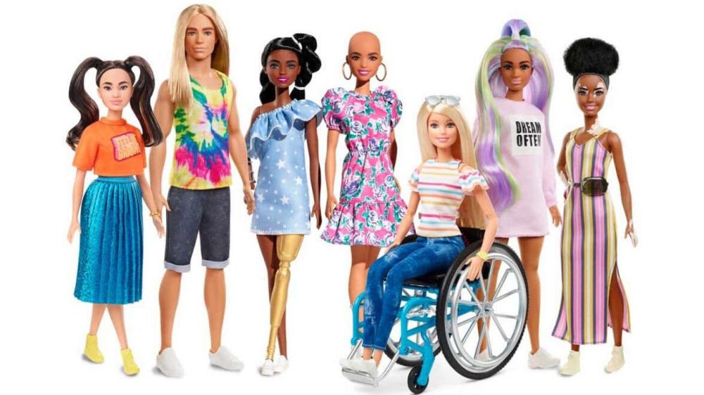 Barbie calva o con vitiligine, ecco i nuovi modelli Fashionistas