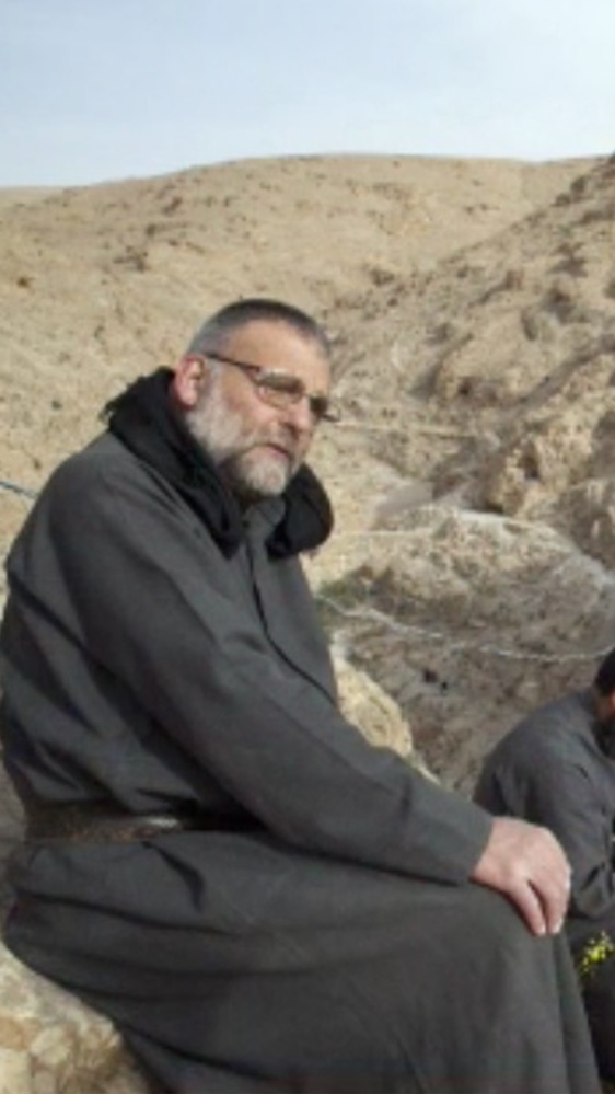 E' di padre Dall'Oglio, il corpo in una fossa comune in Siria? Tutti i dubbi sulla notizia, riportata da OGGI