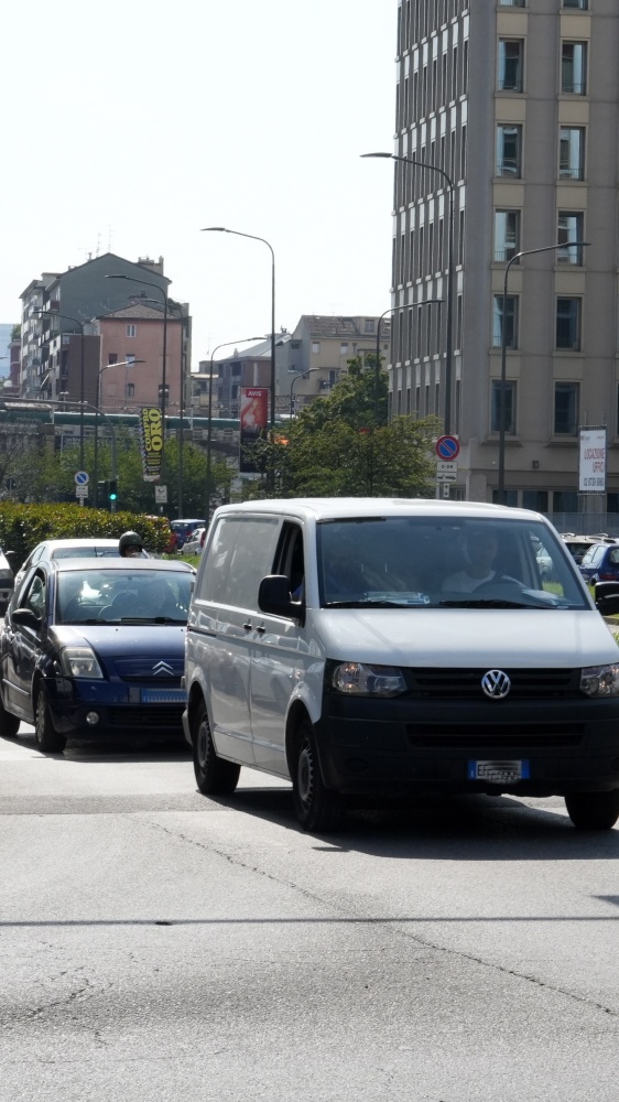 Il monopolio dell'automobile: scelta per spostarsi dal 65% degli italiani