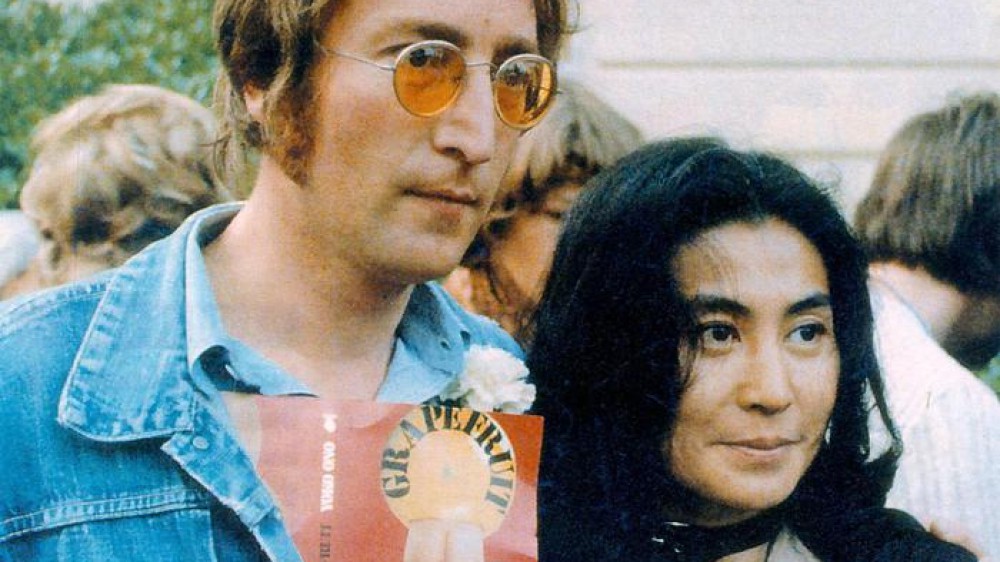 John Lennon, oggi sarà battuta all’asta una cassetta del 1970. Al suo interno, un brano inedito dell’ex Beatles