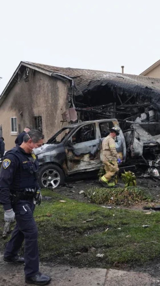 Un Cessna 550 precipita su un quartiere di San Diego: diverse le vittime. I vigili del Fuoco, scena terrificante