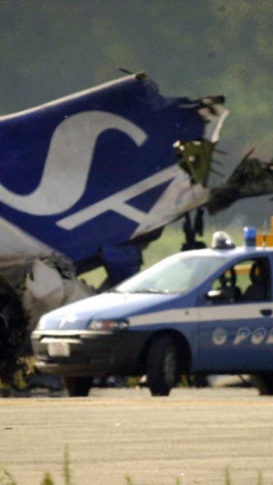 23 anni fa la strage di Linate, in uno scontro in pista tra due aerei morirono 118 persone