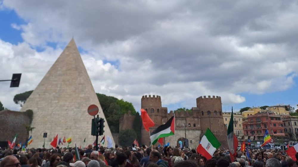 25 aprile, celebrazioni e cortei. A Roma tensione tra manifestanti ebraici e Pro Palestina - RTL 102.5