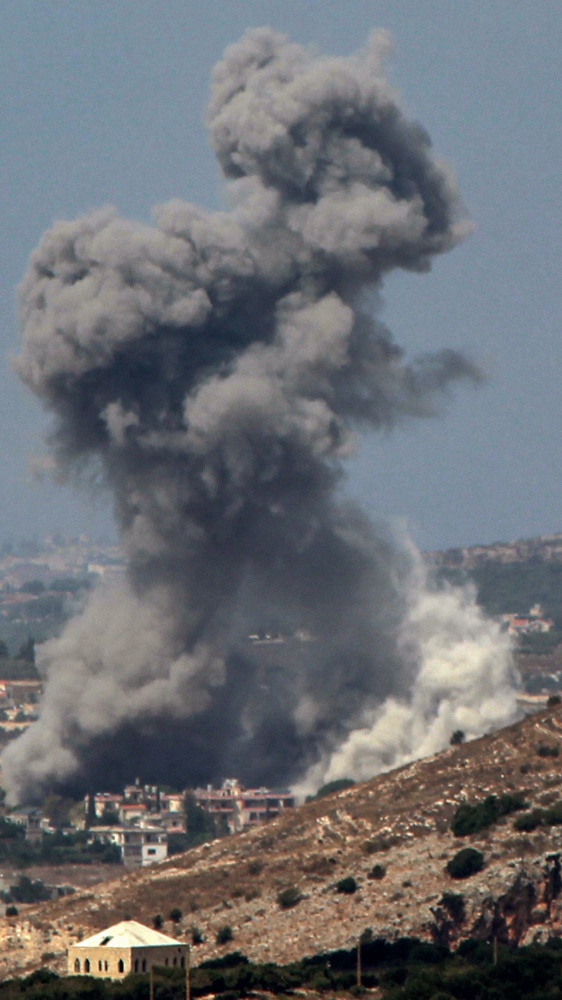 274 vittime nel raid israeliano sul Libano, 21 i bambini uccisi. Migliaia i civili in fuga verso nord