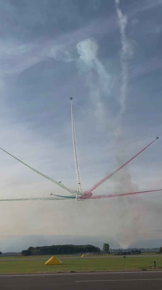 65° anniversario delle Frecce Tricolori: acrobazie in volo, la storia che sposa la modernità e tanto talento