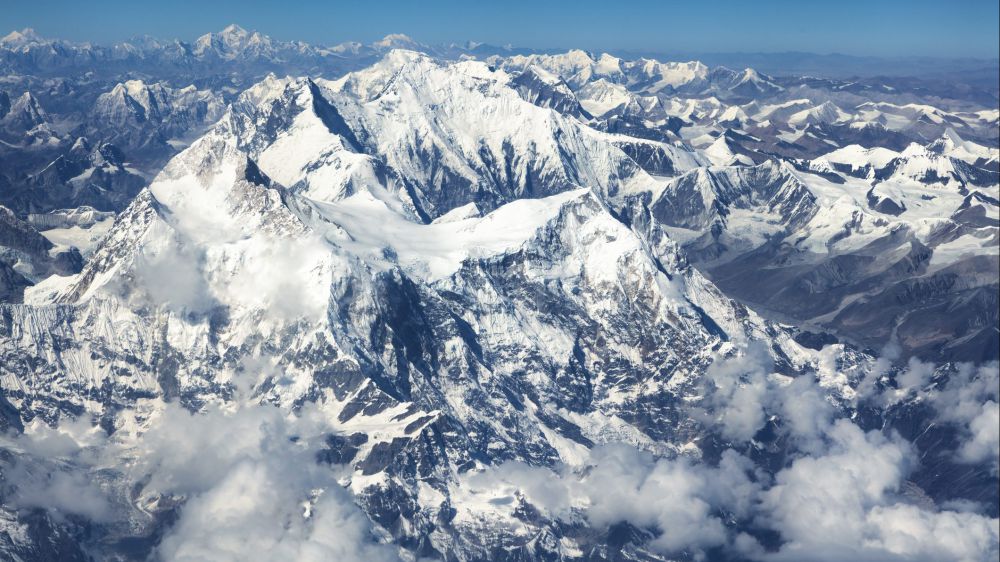 67 anni fa la conquista dell'Everest il tetto del mondo: cinesi al lavoro per misurare la vetta