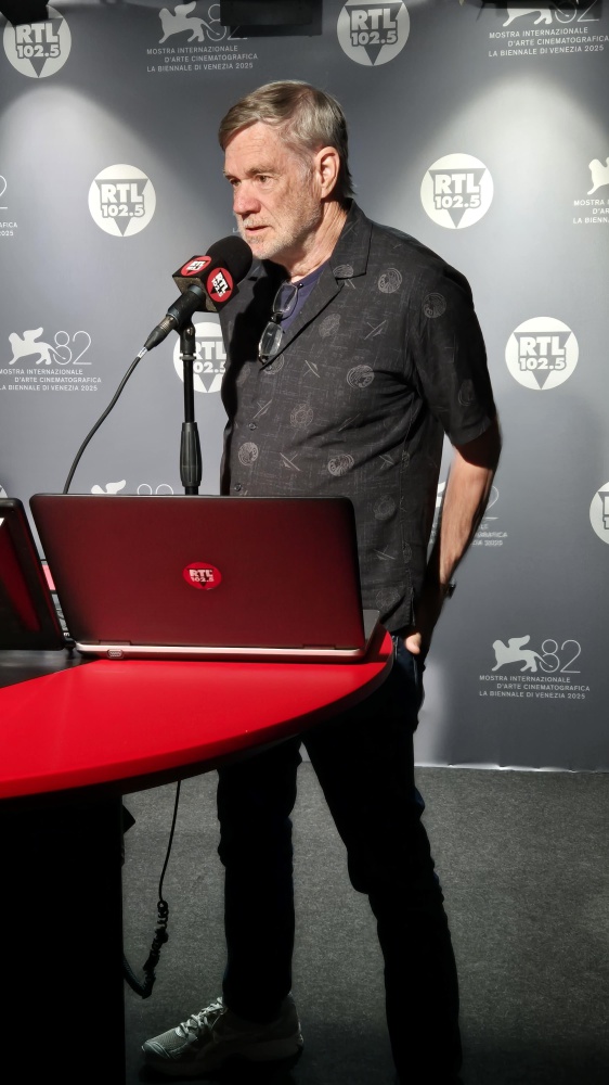 82. Mostra del Cinema di Venezia: Gus Van Sant presenta “Dead Man’s Wire” a RTL 102.5