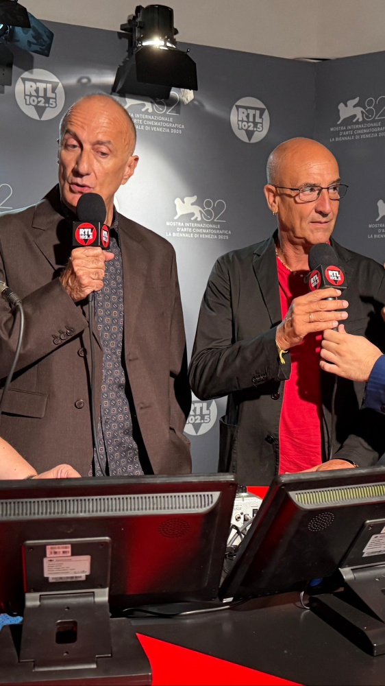 82. Mostra del Cinema di Venezia: Stefano Sollima e Leonardo Fasoli presentano “Il Mostro” a RTL 102.5
