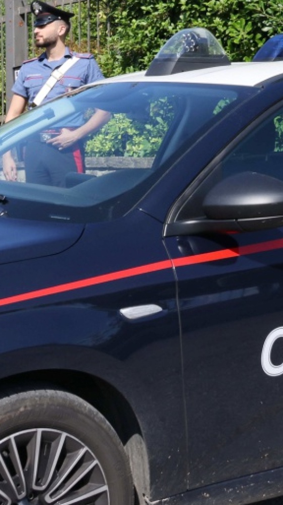 A Busto Arsizio ucciso a coltellate il titolare di una cartoleria di lusso,  killer in fuga