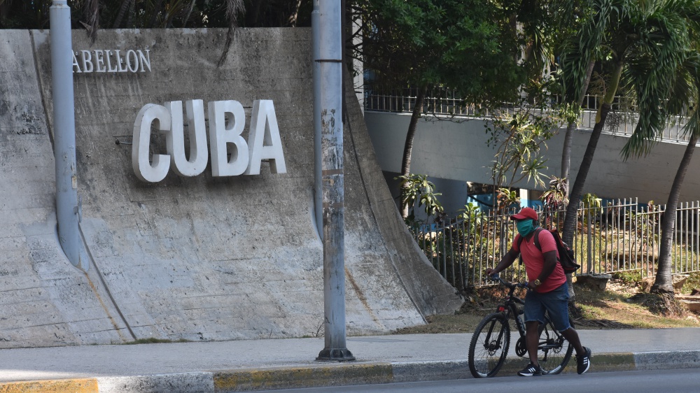 A Cuba ritorna lentamente l’energia elettrica dopo ben tre blackout totali nazionali che hanno aggravato la crisi dell’isola