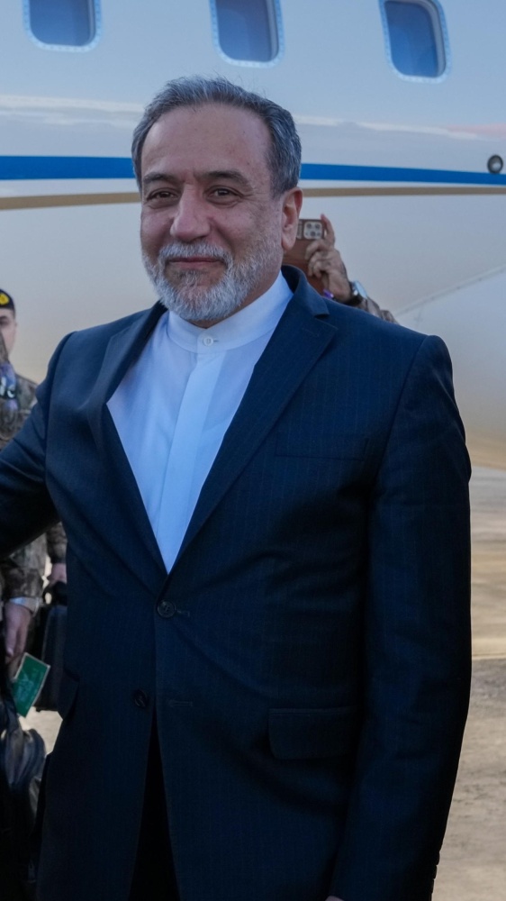 A Islamabad  Araghchi incontra il premier pakitsano Sharif in vista di un possibile confronto con gli inviati Usa