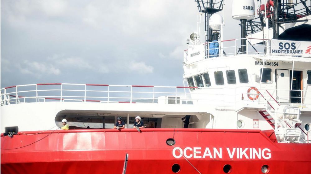 A Messina i migranti a bordo della Ocean Viking