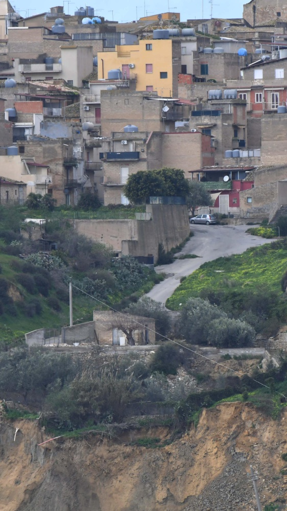 A Niscemi si prova a tornare alla normalità: oggi il rientro in classe con gli psicologi