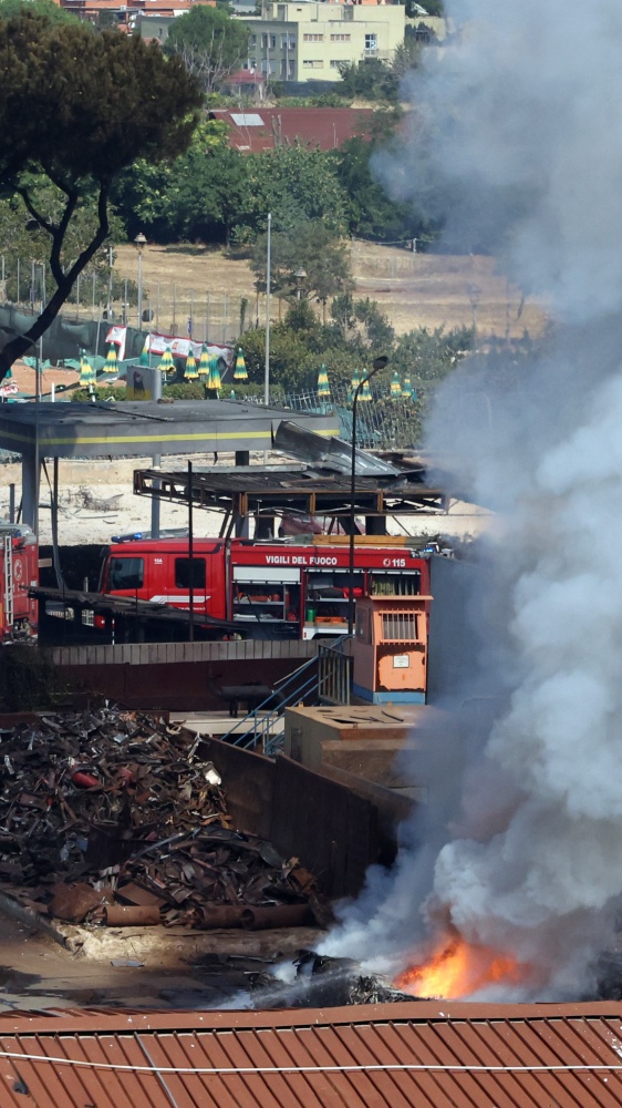 A Roma esplode un distributore al Prenestino, 21 feriti, danni nelle abitazioni limitrofe