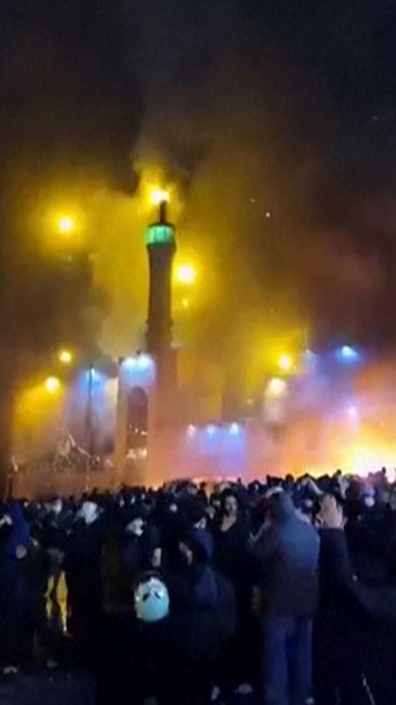 È un bagno di sangue in Iran, oltre 2000 morti secondo la fondazione della Nobel Mohammadi, Trump valuta l'attacco