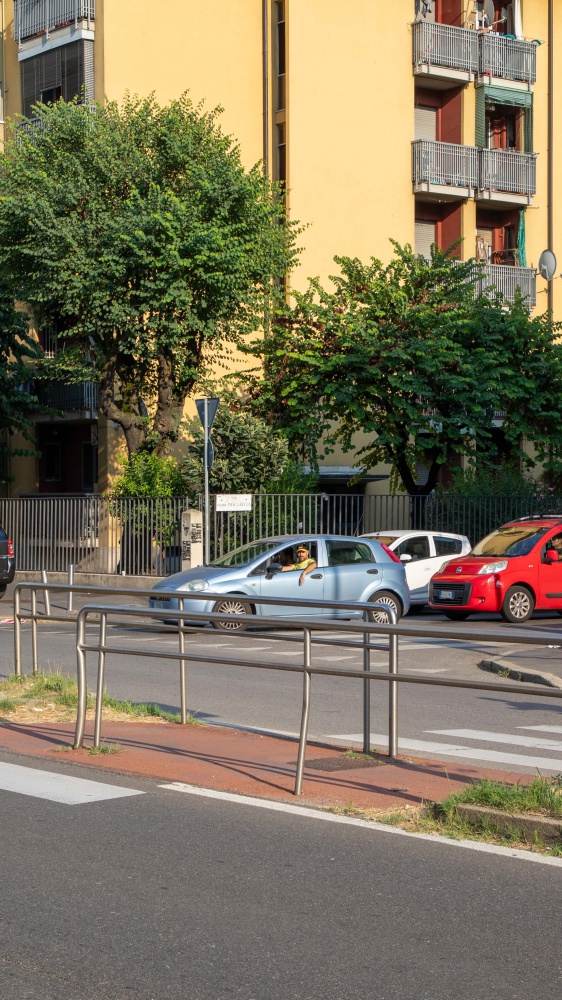 Abusi e sevizie su un 16enne con fragilità cognitiva. Fermati un uomo e un 14enne