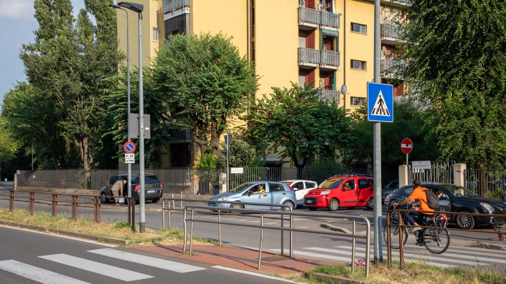 Abusi e sevizie su un 16enne con fragilità cognitiva. Fermati un uomo e un 14enne