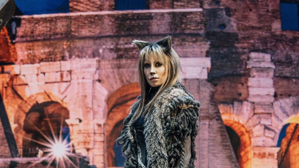 Cats, il musical più famoso al mondo è in scena al Teatro Sistina in una versione tutta italiana. Malika Ayane torna nei panni della protagonista Grizabella