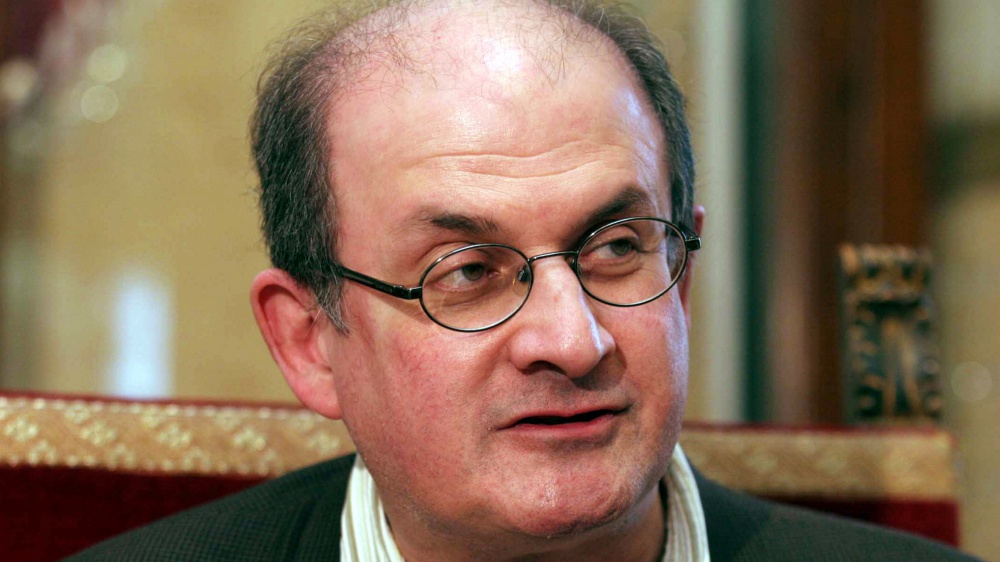 Accoltellato negli Usa, Salman Rushdie, preso l'assalitore, L'autore dei 'Versi Satanici' ferito al collo e al torace è stato operato