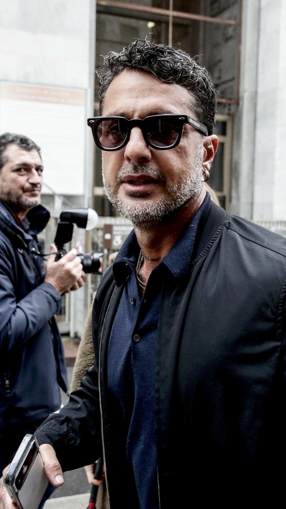 Accolto il ricorso contro Corona: annullata la terza puntata di Falsissimo su Signorini. Il legale del giornalista: tutelati i diritti individuali