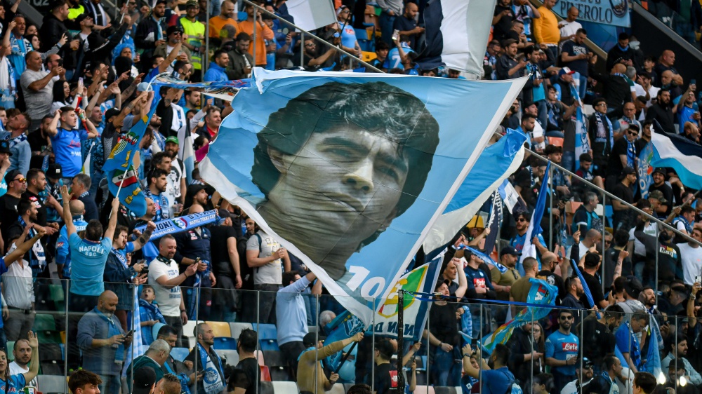 Account di Maradona sotto attacco dagli hacker, messaggi di cattivo gusto e foto cambiate