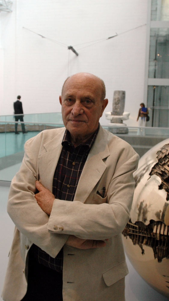 Addio ad Arnaldo Pomodoro. Nelle sue sculture tutta la complessità del contemporaneo