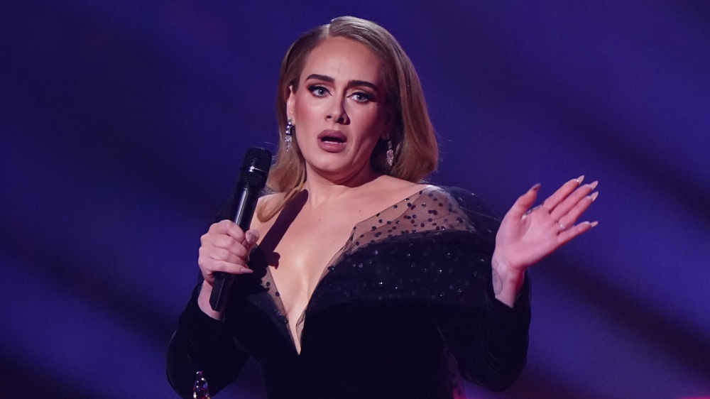 Adele all’ultimo concerto: “Sono stata al limite dell’alcolismo per gran parte dei miei 20 anni”