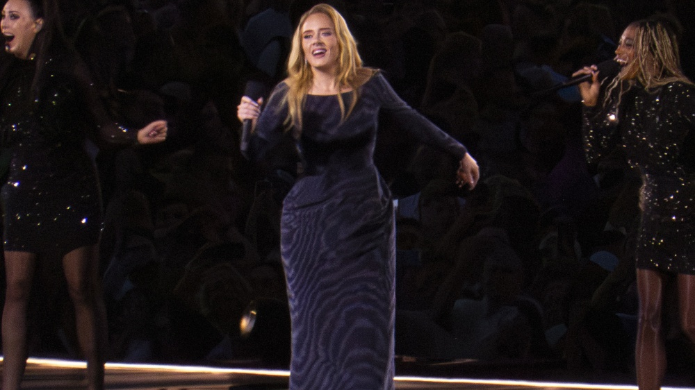 Adele: "Mi prendo una lunga pausa dai concerti"